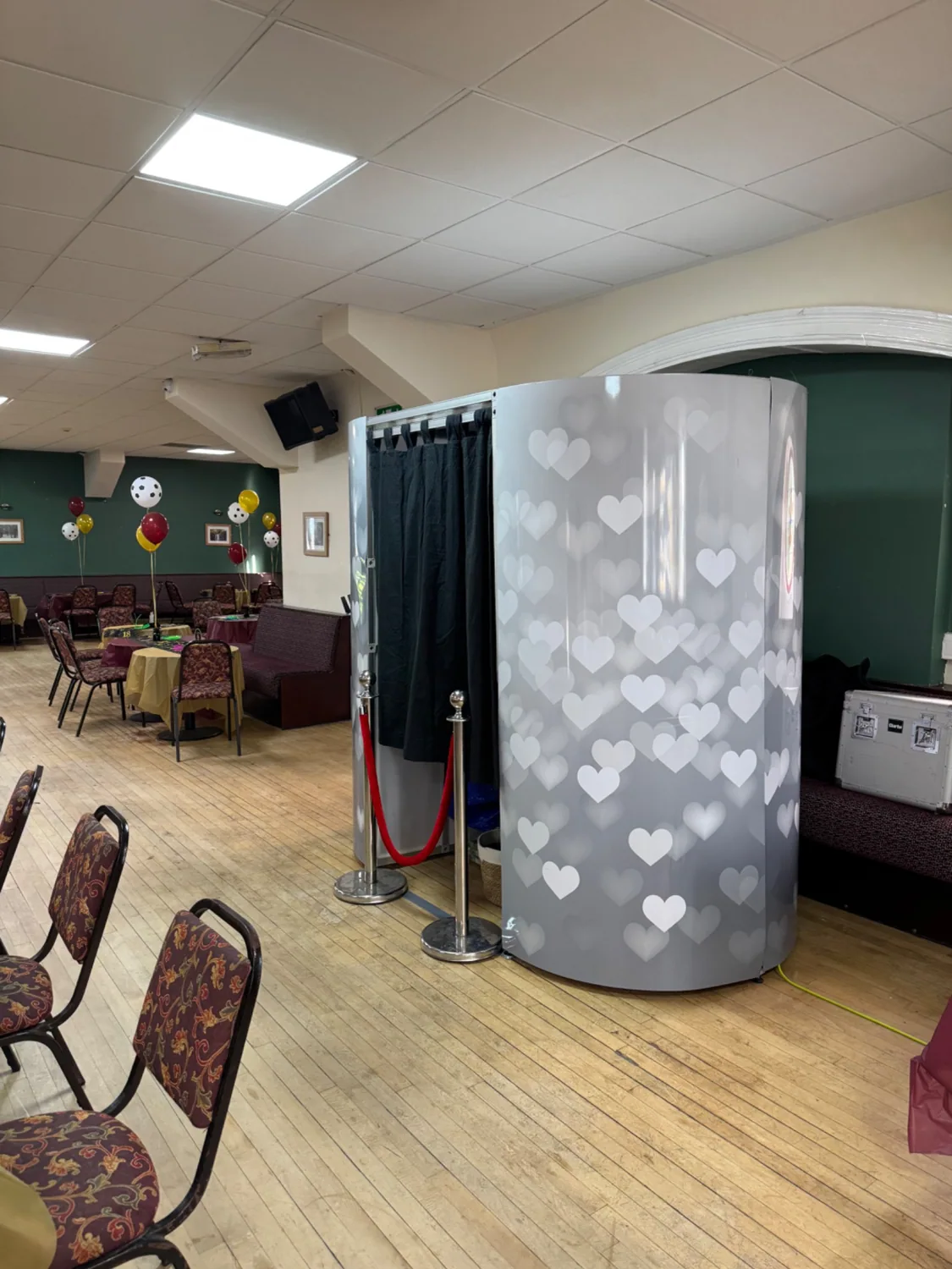 Enclosed Oval photo booth at an event