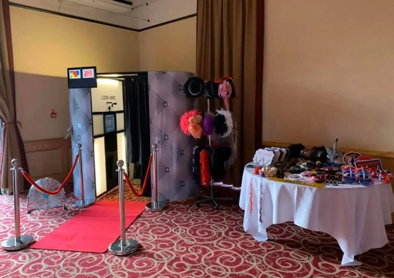 Enclosed Oval photo booth setup